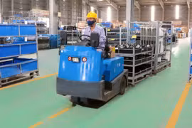 Vận chuyển linh kiện, phụ tùng đến dây chuyền đóng gói.