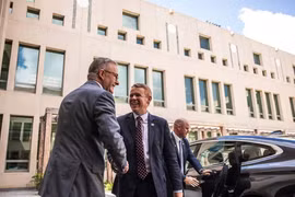 Thủ tướng Australia Anthony Albanese (trái) và người đồng cấp New Zealand Chris Hipkins. (Nguồn: nzherald.co.nz)