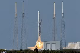 Tên lửa đẩy Falcon 9 được phóng vào lúc 16 giờ 43 phút, chiều 8/4 (giờ địa phương). (Nguồn: AFP)