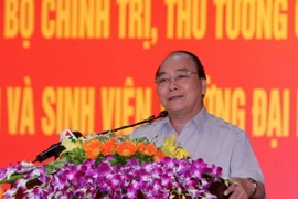 Thủ tướng Nguyễn Xuân Phúc gặp mặt, nói chuyện với cán bộ, giảng viên và sinh viên Trường Đại học Hải Phòng. (Ảnh: Lâm Khánh/TTXVN)