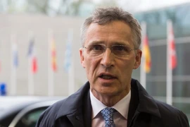 Tổng Thư ký NATO Jens Stoltenberg trả lời báo giới trước một cuộc họp ở Luxembourg ngày 19/4. (Nguồn: AFP/TTXVN)