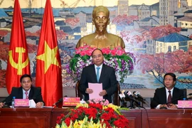 Thủ tướng Nguyễn Xuân Phúc phát biểu chỉ đạo tại buổi làm việc. (Ảnh: Thống Nhất/TTXVN)