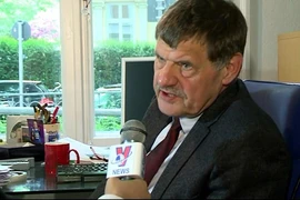 Tiến sỹ Gerhard Will trả lời phỏng vấn phóng viên TTXVN. (Ảnh: Đức Chung/Vietnam+)