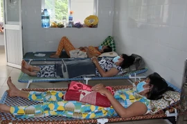 Bệnh nhân mắc bệnh bạch hầu đang được điều trị tại khu cách ly Bệnh viện Đa khoa Bình Phước (ảnh chụp ngày 16/7). (Ảnh: Nguyễn Văn Việt/TTXVN)