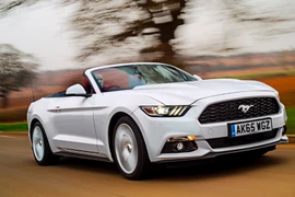 Phải mất 50 năm, những người yêu xe thể thao ở Anh mới có cơ hội được điều khiển chiếc xe coupe thể thao Ford Mustang.