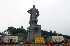 Lễ kỷ niệm 227 năm Nguyễn Huệ lên ngôi Hoàng đế và chiến thắng Ngọc Hồi-Đống Đa ở Thừa Thiên-Huế. (Ảnh: Quốc Việt/TTXVN).