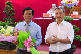 Ông Nguyễn Văn Phương (trái) được bầu bổ sung làm Phó Chủ tịch Ủy ban Nhân dân tỉnh Thừa Thiên-Huế. (Ảnh: Quốc Việt/TTXVN)