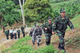 Lực lượng biên phòng hai nước Việt-Trung thực hiện việc tuần tra chung đường biên giới, tháng 5/2015. (Ảnh: Trọng Đức/TTXVN)