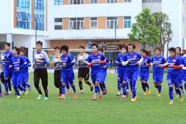Đội tuyển bóng đá nữ Quốc gia tập trung huấn luyện chuẩn bị cho vòng loại Olympic 2016, tháng 9/2015. (Ảnh: Quốc Khánh/TTXVN)