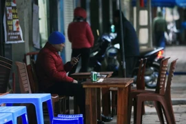 Thời tiết giá buốt, những quán café ở Hà Nội những ngày rét đậm, rét hại vắng khách. (Ảnh: Trọng Đạt/TTXVN)