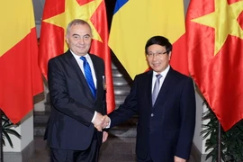 Phó Thủ tướng, Bộ trưởng Bộ Ngoại giao Phạm Bình Minh tiếp và hội đàm với Bộ trưởng Bộ Ngoại giao Romania Lazar Comanescu. (Ảnh: Phạm Kiên/TTXVN)