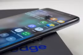 Mẫu Samsung Galaxy S7 Edge.