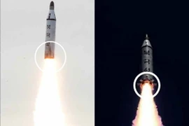 Tên lửa đạn đạo chiến lược của Triều Tiên được phóng thử từ tàu ngầm (SLBM) ngày 24/8 và ảnh trái là vụ phóng thử SLBM phiên bản mới nhất ngày 23/4. (Nguồn: YONHAP/TTXVN)