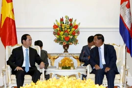Chủ tịch nước Trần Đại Quang gặp Thủ tướng Chính phủ Hoàng gia Campuchia Samdech Techo Hunsen. (Ảnh: Nhan Sáng/TTXVN)