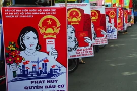 Tranh cổ động bầu cử đại biểu Quốc hội khóa XIV và Hội đồng nhân dân các cấp được tuyên truyền đến người dân Thành phố Hồ Chí Minh. (Ảnh: Mạnh Linh/TTXVN)