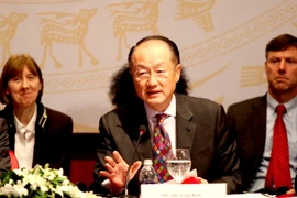 Chủ tịch Nhóm Ngân hàng Thế giới Jim Yong Kim phát biểu tại buổi công bố Báo cáo Việt Nam 2035. (Ảnh: Trần Việt/TTXVN)