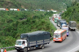 Khu vực đèo Cả thường ách tắc giao thông do xe ôtô, trong đó đa phần là xe tải bị tai nạn đổ xe khi qua đèo. Ảnh minh họa. (Ảnh: Ly Kha/TTXVN)