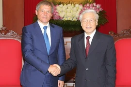 Tổng Bí thư Nguyễn Phú Trọng tiếp Thủ tướng Romania Dacian Ciolos đang thăm chính thức Việt Nam. (Ảnh: Trí Dũng/TTXVN)