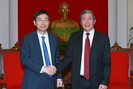 Ông Đinh Thế Huynh, Ủy viên Bộ Chính trị, Thường trực Ban Bí thư tiếp Đại sứ đặc mệnh toàn quyền Hàn Quốc tại Việt Nam Lee Hyuk. (Ảnh: Doãn Tấn/TTXVN)