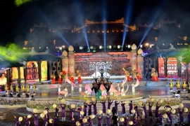 Biểu diễn nghệ thuật trong đêm khai mạc Festival Huế 2016. (Ảnh: Thanh Hà/TTXVN)
