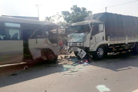 Hiện trường vụ tai nạn. (Ảnh: Minh-Thịnh/TTXVN) 