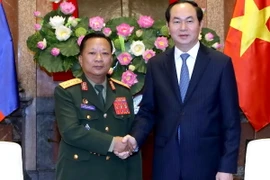 Chủ tịch nước Trần Đại Quang tiếp Bộ trưởng Quốc phòng Cộng hòa Dân chủ Nhân dân Lào Chansamon Channhalat. (Ảnh: Nhan Sáng/TTXVN)