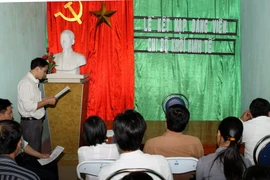 Một buổi lễ kết nạp đảng viên. Ảnh minh họa. (Nguồn: TTXVN)