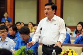 Ông Đinh La Thăng, Ủy viên Bộ Chính trị, Bí thư Thành ủy Thành phố Hồ Chí Minh phát biểu tại buổi gặp gỡ. (Ảnh: An Hiếu/TTXVN)