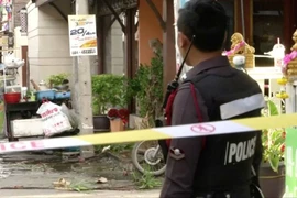 Cảnh sát bảo vệ hiện trường vụ đánh bom ở Hua Hin. (Nguồn: Reuters)