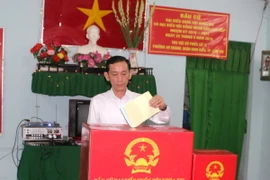 Cử tri Cần Thơ đi bầu cử đại biểu Quốc hội khóa XIV và đại biểu Hội đồng Nhân dân các cấp. (Ảnh: Ngọc Thiện/TTXVN)