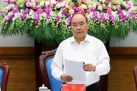 Thủ tướng Nguyễn Xuân Phúc phát biểu tại phiên họp trực tuyến với các địa phương về kinh tế-xã hội. (Ảnh: Thống Nhất/TTXVN)