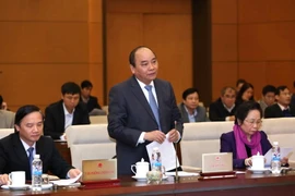 Phó Thủ tướng Nguyễn Xuân Phúc phát biểu ý kiến tại phiên họp của Ủy ban Thường vụ Quốc hội cho ý kiến về dự thảo Báo công tác nhiệm kỳ của Chính phủ. (Ảnh: Phương Hoa/TTXVN)