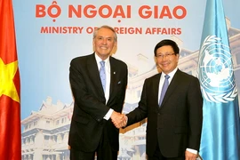 Phó Thủ tướng, Bộ trưởng Ngoại giao Phạm Bình Minh hội đàm với Phó Tổng Thư ký Liên hợp quốc, Jan Ellasson. (Ảnh: Nguyễn Khang/TTXVN).