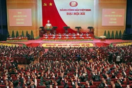 Các đại biểu biểu quyết thông qua Nghị quyết Đại hội XII Đảng Cộng sản Việt Nam. (Nguồn: TTXVN)