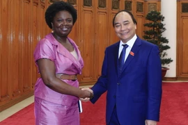 Thủ tướng Nguyễn Xuân Phúc tiếp bà Victoria Kwakwa, Giám đốc Quốc gia Ngân hàng Thế giới tại Việt Nam. (Ảnh: Thống Nhất/TTXVN)