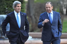 Ngoại trưởng Mỹ John Kerry và Ngoại trưởng Nga Sergei Lavrov. (Nguồn: AFP)