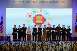 Các Bộ trưởng và Thứ trưởng chụp ảnh chung tại Hội nghị. (Nguồn: THX/TTXVN)