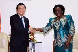 Chủ tịch nước Trương Tấn Sang gặp Chủ tịch Quốc hội Mozambique Veranica Mucamo. (Ảnh: Nguyễn Khang/TTXVN)
