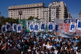 Tổng đình công lớn tại Argentina đòi Chính phủ tăng lương 