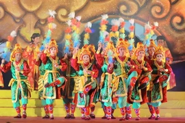 Biểu diễn nghệ thuật cung đình Huế ở Festival Huế 2014. (Ảnh: Minh Đức/TTXVN)