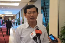 Đại biểu Nguyễn Ngọc Phương đoàn Quảng Bình trả lời bên lề Quốc hội. (Ảnh: Đức Duy/Vietnam+)