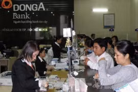 Giao dịch tại DongABank. (Nguồn: TTXVN)