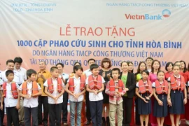 Chương trình an sinh xã hội của Tổng Liên đoàn Lao động và VietinBank tại Hòa Bình. (Nguồn: VietinBank)
