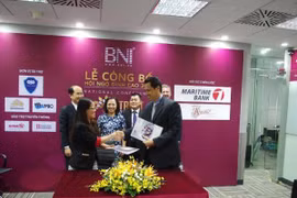 Lãnh đạo hai bên tham gia ký kết. (Nguồn: Maritime Bank)
