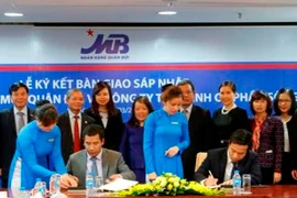 Lãnh đạo hai bên tham gia ký kết. (Nguồn: MB)