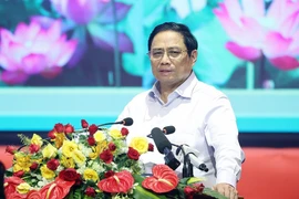 Thủ tướng Phạm Minh Chính phát biểu động viên, giao nhiệm vụ cho các đội tìm kiếm, quy tập hài cốt liệt sỹ. (Ảnh: Dương Giang/TTXVN)