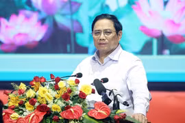 Thủ tướng Phạm Minh Chính phát biểu động viên, giao nhiệm vụ cho các đội tìm kiếm, quy tập hài cốt liệt sỹ. (Ảnh: Dương Giang/TTXVN)