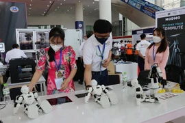 Một dây chuyền tự động hóa hoàn toàn khép kín đưa vào đào tạo nhân lực chất lượng cao tại Trường Quốc tế miền Đông để phục vụ cho doanh nghiệp trên địa bàn tỉnh Bình Dương. (Ảnh: Chí Tưởng/TTXVN)