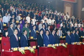 Chủ tịch nước Nguyễn Xuân Phúc và các vị lãnh đạo, nguyên lãnh đạo Đảng, Nhà nước dự Lễ kỷ niệm 110 năm ngày sinh Tổng Bí thư Nguyễn Văn Cừ (9/7/1912-9/7/2022). (Ảnh: Thống Nhất/TTXVN)