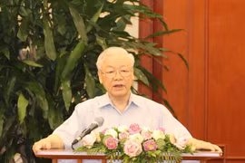 Tổng Bí thư Nguyễn Phú Trọng nói chuyện với các đại biểu người có công tiêu biểu toàn quốc. (Ảnh: Trí Dũng/TTXVN)